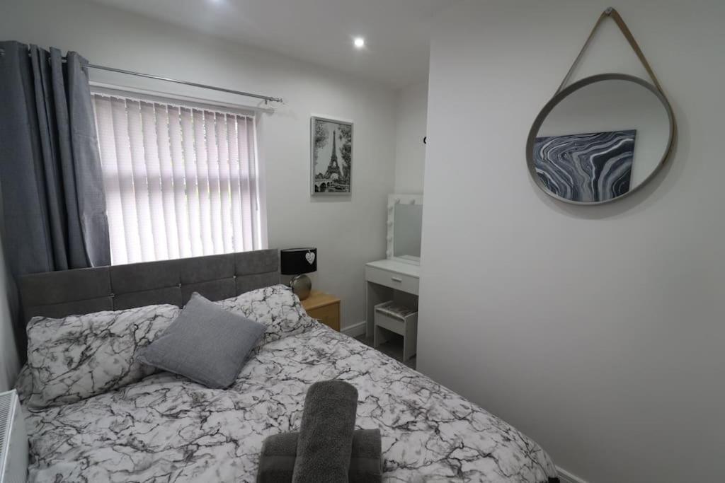 Cosy Two Bedroom First Floor Apartment Birmingham Dış mekan fotoğraf