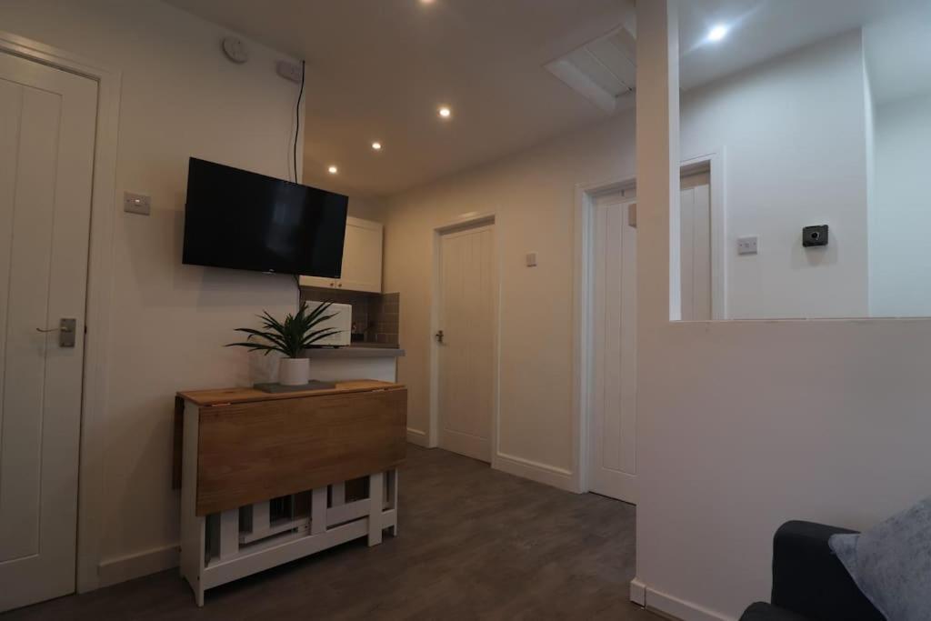 Cosy Two Bedroom First Floor Apartment Birmingham Dış mekan fotoğraf