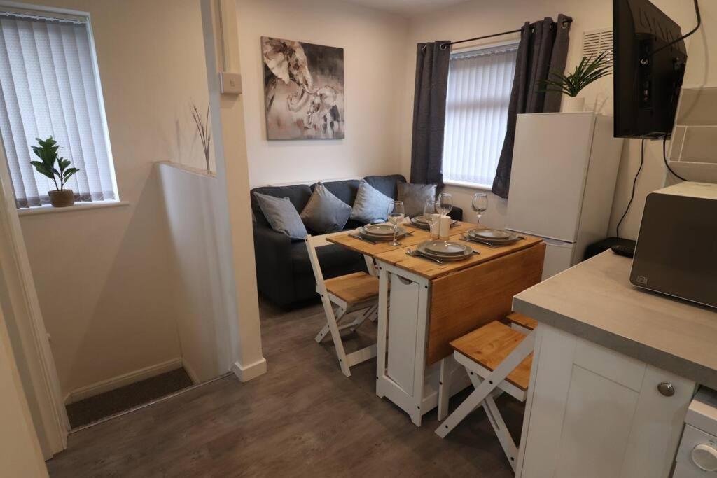 Cosy Two Bedroom First Floor Apartment Birmingham Dış mekan fotoğraf